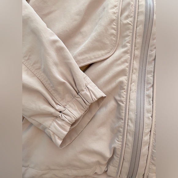 Lululemon Effortless Jacket - Picture 9 of 9